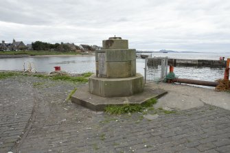 Port Seton Harbour, Colonel Thomas Cadell memorial.  View from the north east.