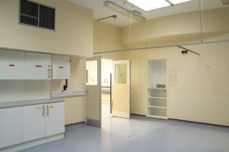 General view of anesthetic room for operating theatre no. 16.