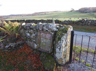 Digital photograph of panel to east, Scotland's Rock Art Project, Balnuarin of Clava Garden Wall, Highland