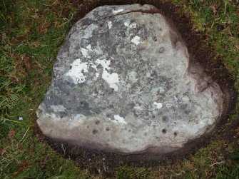 Digital photograph of perpendicular to carved surface(s), from Scotland's Rock Art Project, Dun Creagach 1, Highland
