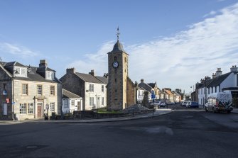 General view from west, at junction with Port Street and Kirk Wynd, showing Main Street, Clackmannan