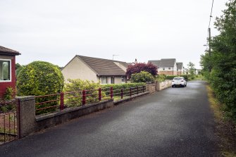 View from north-west, from midpoint of street, showing Nos 8-9 Park Place, Clackmannan, with Nos 34-36 Millburn Gardens, Clackmannan in background