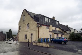 View from south-west showing Port Street elevations of (former) Royal Oak Inn, No 2 Main Street, Clackmannan