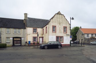 View from north showing Main Street elevation of (former) Royal Oak Inn, No 2 Main Street, Clackmannan