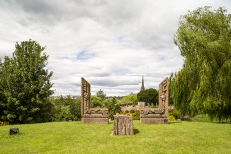 Bellwood Riverside Park with Millais' Viewpoint sculpture (by Timothy Shutter) from south east.