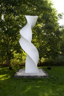 'Wave' sculpture by Peter Fluck.