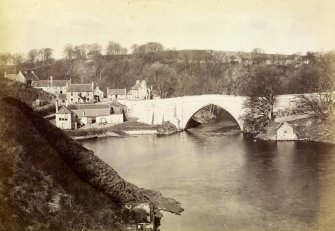 Aberdeen, Brig o' Balgownie.
General view.
Titled: 'Auld Brig O Balgownie - across the Doon'.
PHOTOGRAPH ALBUM No. 109 : G.M.SIMPSON OF AUSTRALIA'S ALBUM