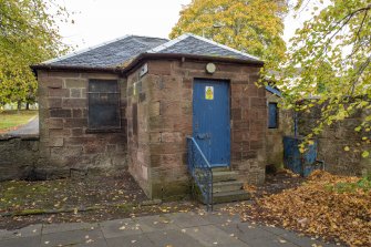 Old Monkland Parish Church.  General view of outbuilding from south.