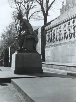  Scottish American War Memorial Princes Street Gardens , Edinburgh - detail of central figure