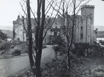 View of Dunvegan Castle,  Isle of Skye, entance and front driveway from E