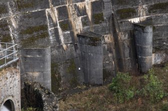 Earlstoun Dam. Buttresses at base of mass concrete and gravity dam