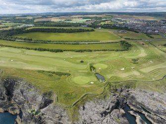 Oblique aerial view from east showing Recreation (Golf Course) and proposed area for development in Modern (Gunsgreenhill)  Areas of Townscape Character, Eyemouth