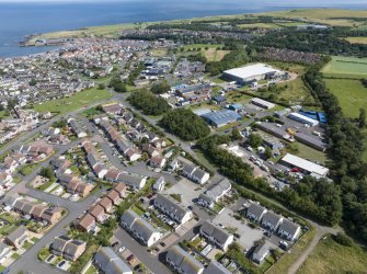 Oblique aerial view from north-west showing Modern (Acredale), Industrial (Acredale and Eyemouth Industrial Estates), Inter-War (Hurkur Crescent and Schools) and Mid- to Late C20 (Deanhead) Areas of Townscape Character, Eyemouth