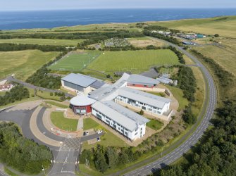 Oblique aerial view from west showing Modern (Gunsgreenhill) Area of Townscape Character, Eyemouth