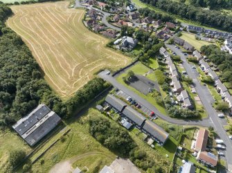 Oblique aerial view from north-north-east showing Modern (Gunsgreenhill) and Mid- to Late C20 (The Avenue) Areas of Townscape Character, Eyemouth