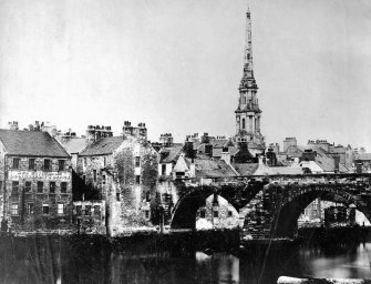 General view towards Auld Brig and Steeple.