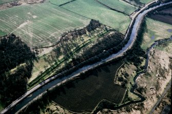 Oblique aerial view of the Antonine Wall (c. 814 794) and Seabegs fortlet, taken from the NE.