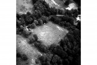 Tocherknowe, oblique aerial view, centred on the cropmarks of a Roman fortlet.