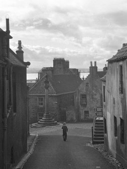 Fife, Culross. View of Market Cross from Tanhouse Brae, from the North East.