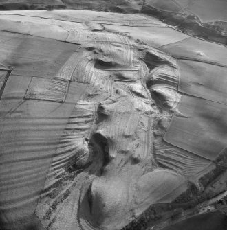 Oblique aerial view centred on Braemoor Knowe.