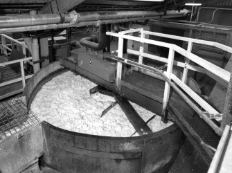 Detail of Floatation Vat No.4, in which Calcium Alginate pulp is allowed to float on the surface of the vessel and swept off by rotating paddles, after which it passes through the dejuicer