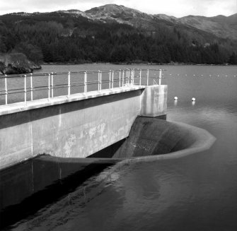 Dam (NM 97 42) supplying water to works: Detailed view of entrance to spillway from SW