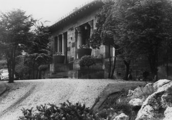 Oblique view of part of the front facade of No. 200 Nithsdale Road.