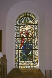Strathmiglo Parish Church, Kirkwynd.
View of a large stained glass window to the right of the pulpit.
