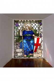 Strathmiglo Parish Church, Kirkwynd.
Detail of small stained glass window on the ground floor.