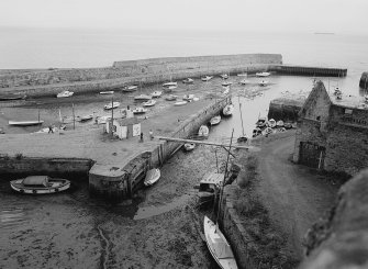 Dysart Harbour.
Slipway (left) and gated channel to inner basin.
