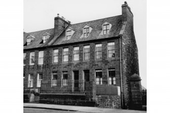 10 - 12 Breadalbane Crescent.
General view of street front.