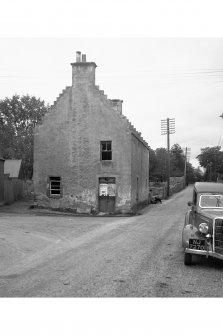 General view of end elevation