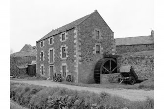 Newburgh, Parkhill Farm, Parkhill Mill
View of mill from SW