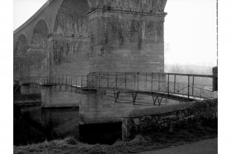 Roxburgh, Railway Viaduct, footbridge
View from WNW