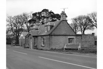 Chirnside Bridge, Tollhouse
View of frontage from ESE