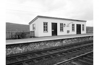 Newtonmore Station
View from N showing wooden shelter on SE platform