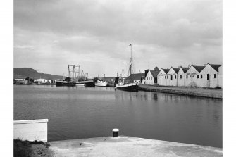 Inverness, Muirtown Basin
View from SW showing SE end of basin and NW front of Glenalbyn Distillery