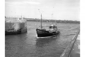 Wick, Lower Pulteneytown, Harbour
General view of boat passing end of N pier