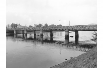 Inverness, Waterloo Bridge
View from NNW, looking upstream