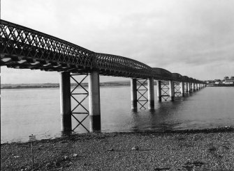 Montrose, Inchbroach Viaduct
View of downstream facing side from S bank