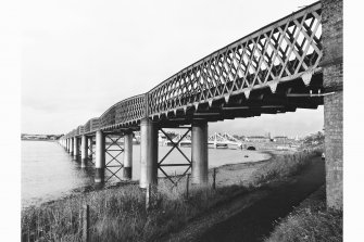 Montrose, Inchbroach Viaduct
View of upstream (W facing) side from S bank