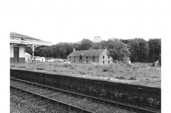 Ellon Station
View looking NE showing island platform building SE corner and granary