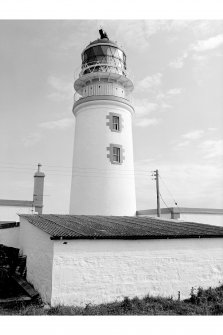 Killantringan Lighthouse
View from NW showing tower