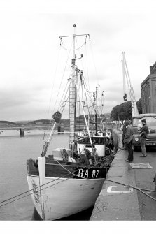 Kirkcudbright Harbour
View looking ENE showing quay, crane and bridge