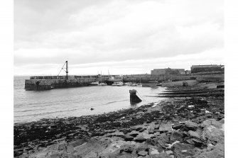 Cockenzie Harbour
View of E pier from harbour interior (from SW)