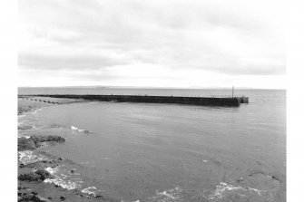 Port Seton, Harbour
View of W breakwater from outer basin (from S)