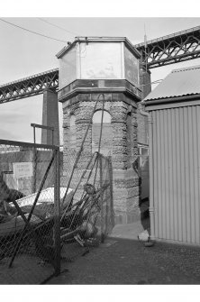 South Queensferry, Hawes Pier, Lighthouse
View from SW, Forth Rail Bridge in background