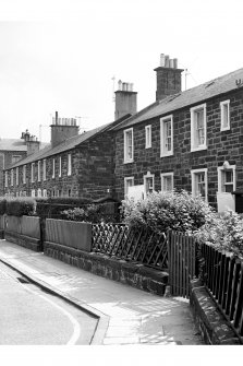 Edinburgh, Gardner' s Crescent, Rosebank Cottages
View from N showing ENE front of numbers 8, 4, 7, 3, 6, 2, 5, 1, 25 and 28