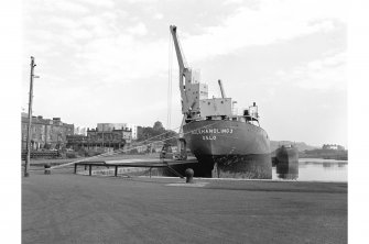 Burntisland Harbour
View from SW showing 'Bulkhandling 3 Oslo' in dock