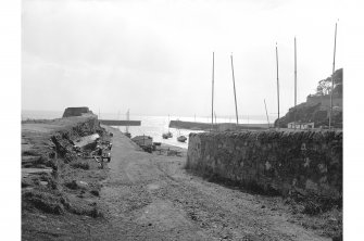 Dysart Harbour
View down slipway from carpark, from N